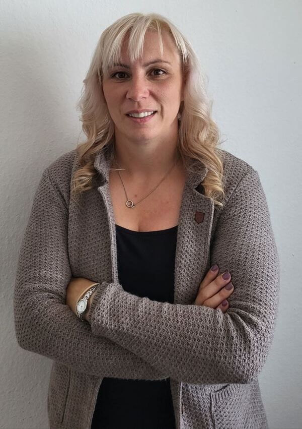 Mona Rutz, Bürokraft